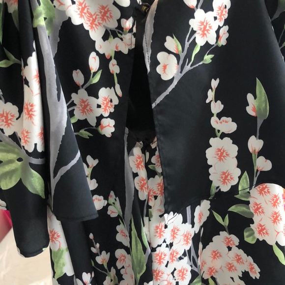 Satin floral romper - Picture 3 of 3